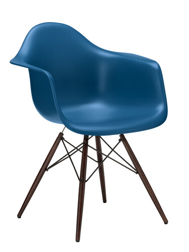 Stuhl Eames Plastic Armchair DAW Ahorn, nussbaumfarbig | marineblau